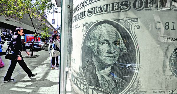 El desplome frustra las predicciones de que los impuestos causarían un mayor daño a las economías fuera de Estados Unidos. Reuters