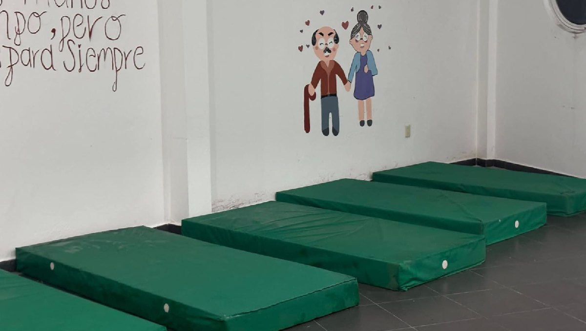 Se habilitó un albergue en la Casa del Adulto Mayor para apoyar ante las inundaciones en Xonacatlán. Foto: (Especial)