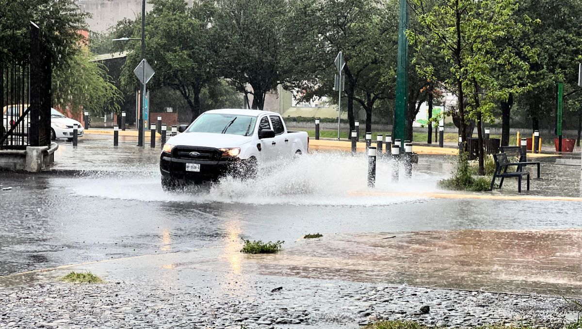 Las lluvias dejaron encharcamientos en diversas zonas de la ciudad. | Mayte Villasana.