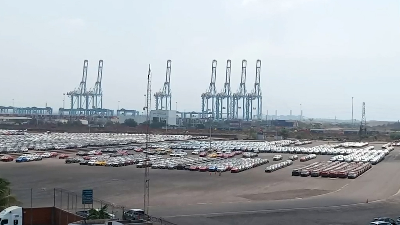Puerto Lázaro Cárdenas suspende sus actividades ante la tormenta tropical 'Flossie'
