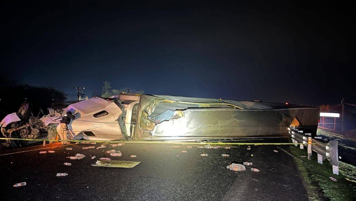 Accidente carretero entre un trailer y una camioneta en Zacatecas deja 8 muertos