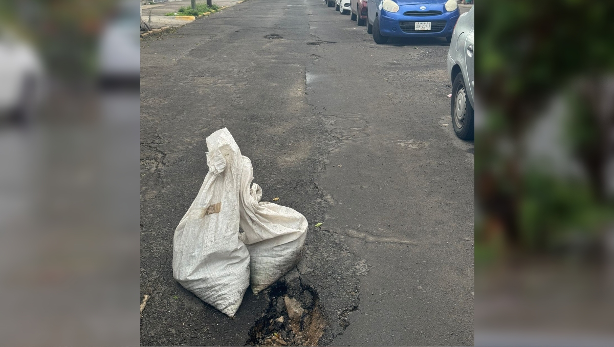 Los baches por las lluvias siguen presentándose en Guadalajara (Foto: Diana Barajas)