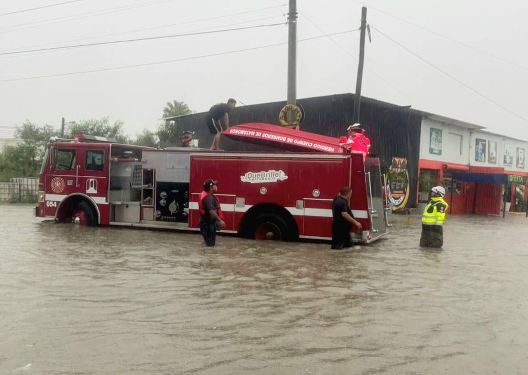Buscan a adulto mayor que cayó a canal en Matamoros