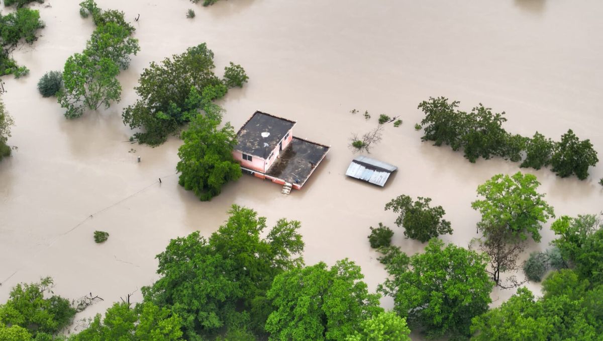 Varias casas han quedado sumergidas bajo el agua en Xicoténcatl. (Redes sociales)
