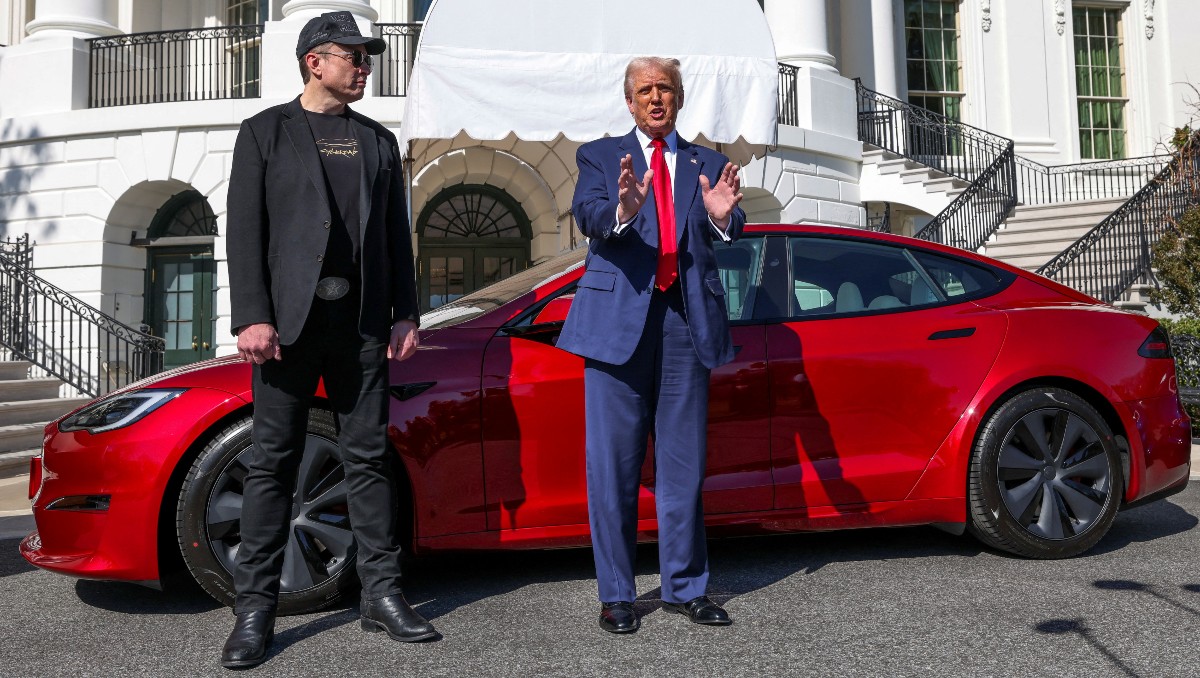 Donald Trump compró uno de los automóviles eléctricos de Musk, pero ahora los critica. | Reuters