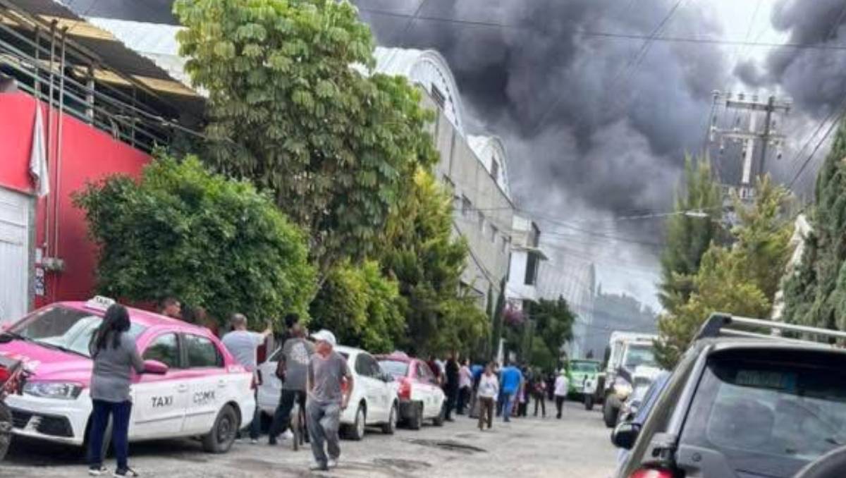 El incendio se habría originado en un inmueble dedicado al resguardo de material hule espumas y plásticos. | Especial