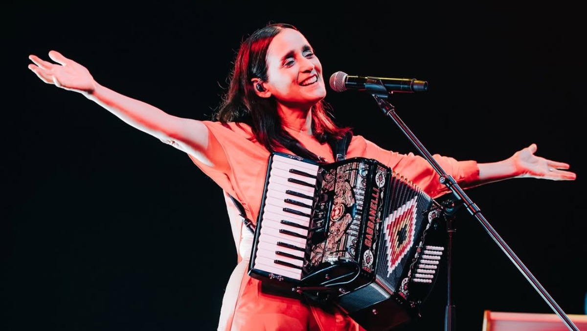 Julieta Venegas premiada en España por su compromiso social