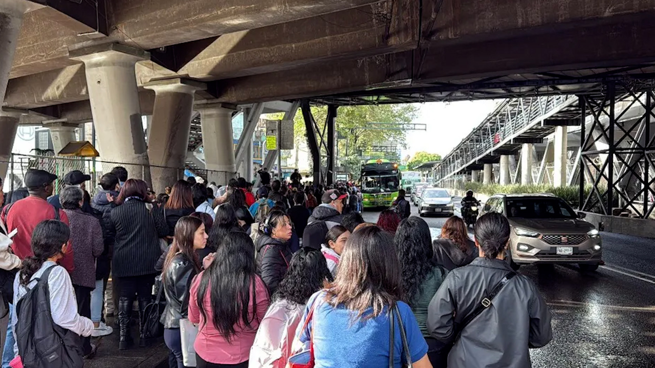 Línea 8 del Metro restablece servicio en estaciones afectadas por lluvias en CdMx