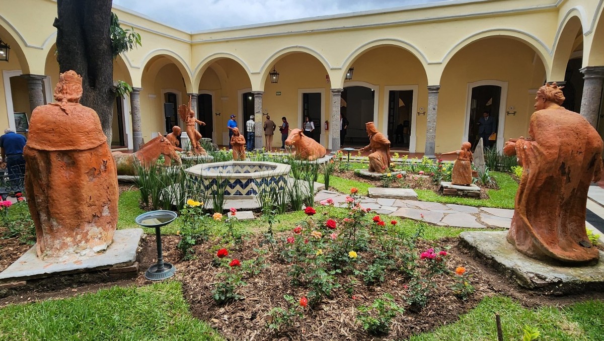 El Patio de Los Mangos, en El Refugio, tras la restauración de columnas y jardines realizada por el gobierno de Tlaquepaque. (Foto: Josefina Ruiz)