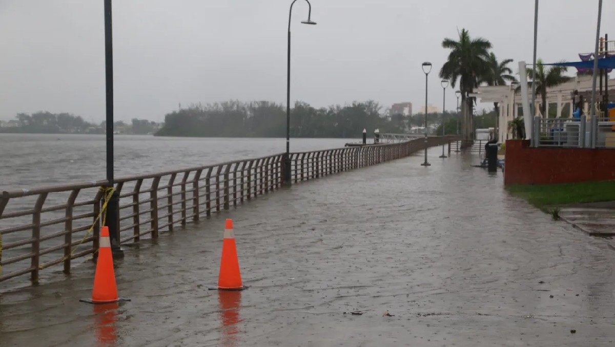 Se desborda la laguna del Carpintero. (Yazmín Sánchez)