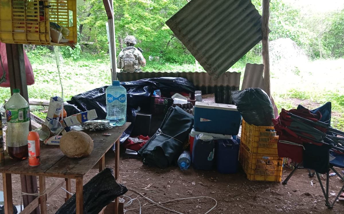 Elementos de Defensa, Guardia Nacional y Guardia Civil continúan realizando operativos en la zona.
