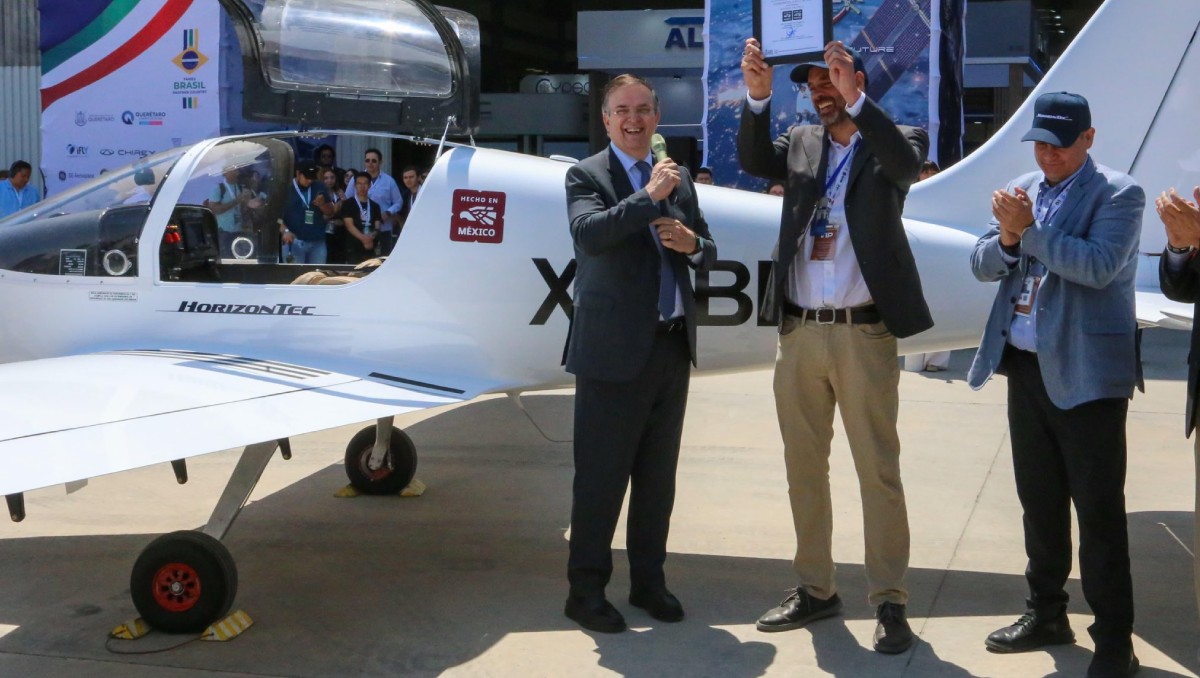 Marcelo Ebrard presenta avión H2 de Horizontec. Foto: Especial