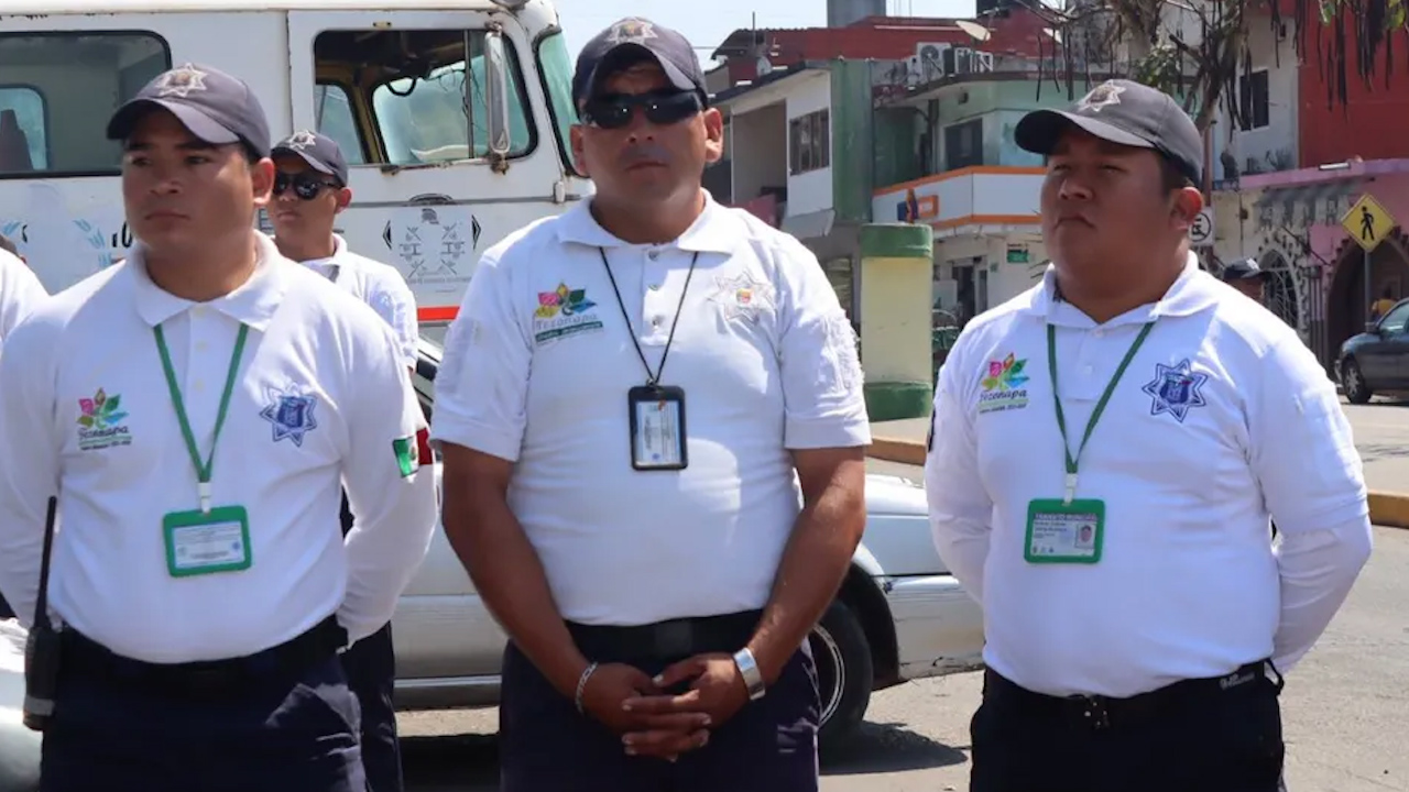 Violenta protesta en Tezonapa: incendian vehículos y agreden a oficiales de tránsito