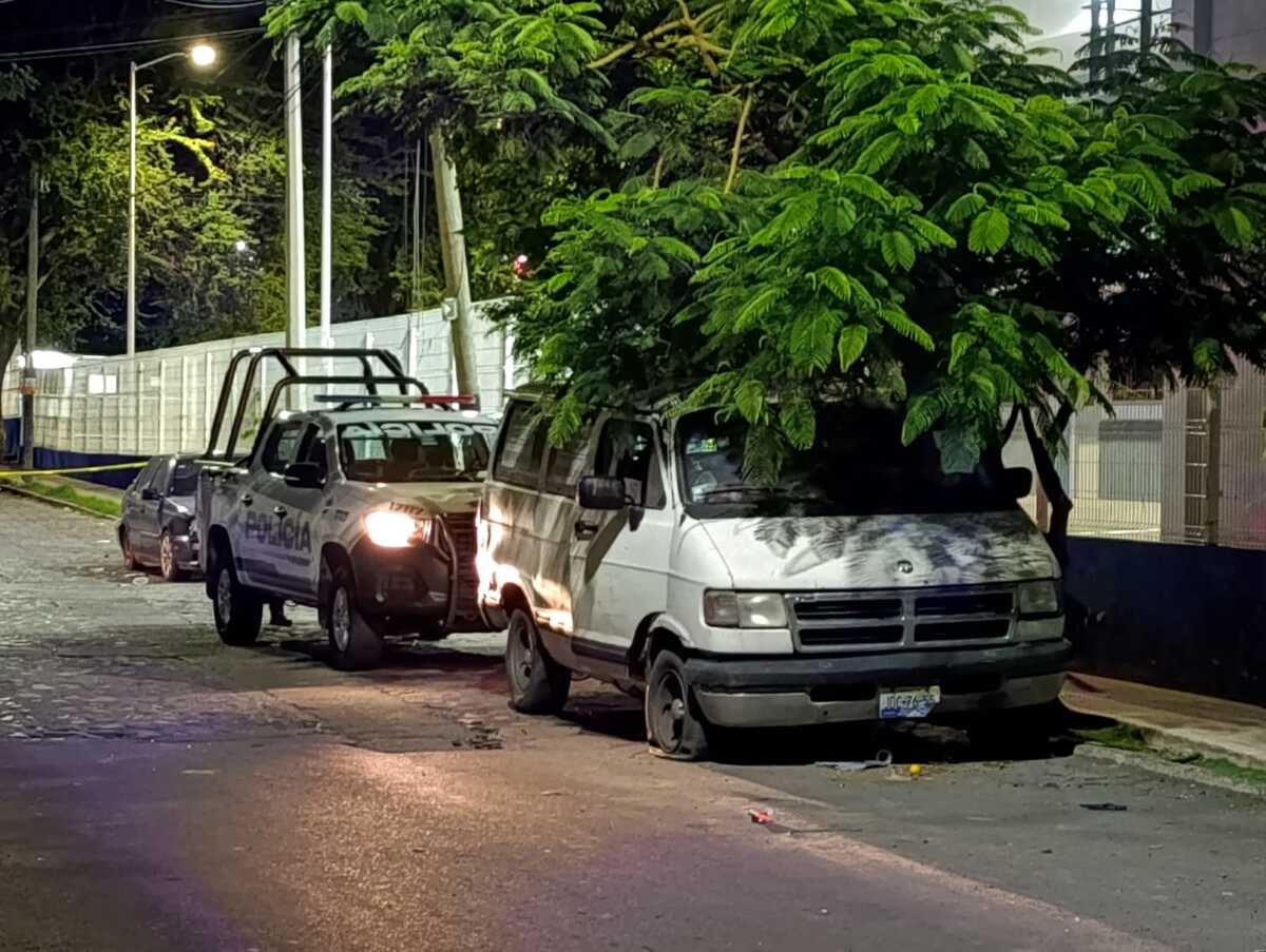 La camioneta fue abandonada en la colonia Hidalgo. (Vicente Torres)