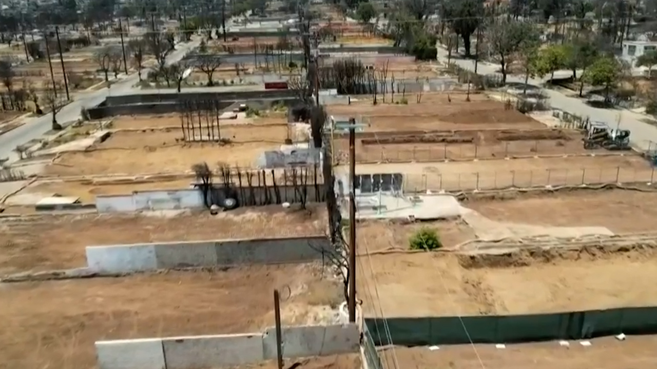 Continúan labores de reconstrucción luego de los incendios en Los Ángeles
