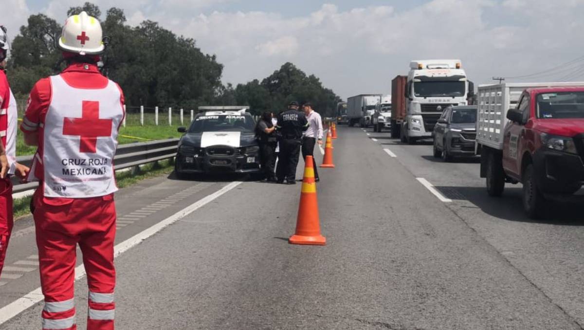Encuentran el cuerpo sin vida de un hombre de 30 años en los carriles del Circuito Exterior Mexiquense, al norte del Edomex.| Especial