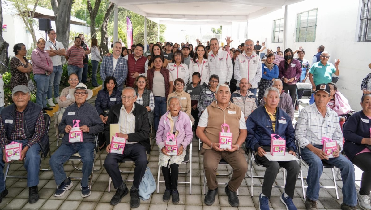 Entregan aparatos auxiliares del programa Oír para Vivir en Puebla | Especial