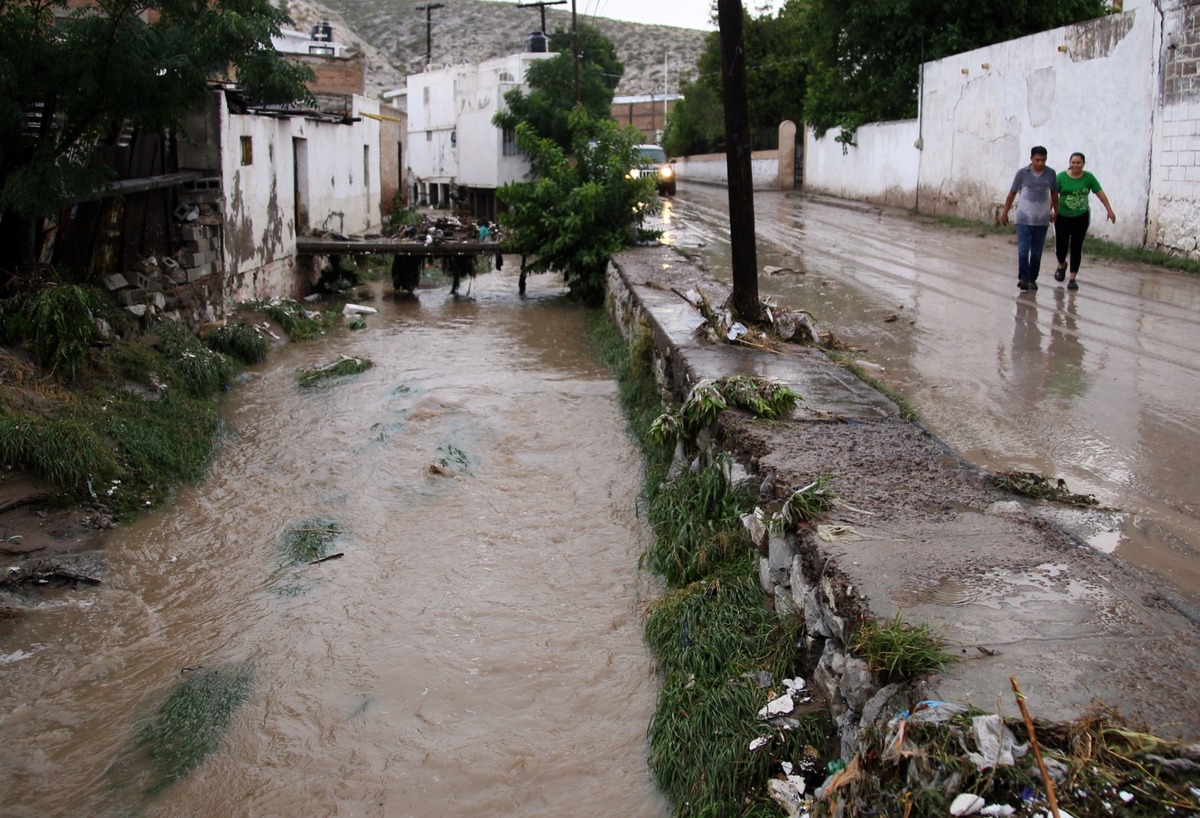 Tras las lluvias registradas este jueves, el sector poniente de Torreón fue el más afectado. | Martín Piña