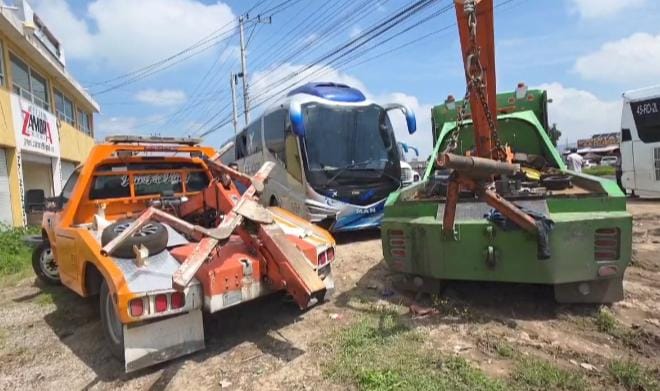 Acusan retención de autobús. (Guadalupe Trejo)