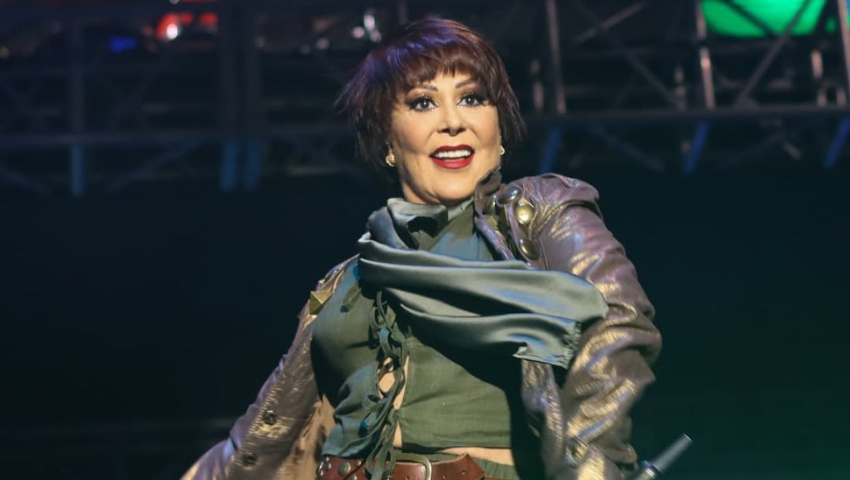 Alejandra Guzmán se equivocó al cantar Eternamente Bella