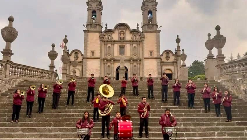 La banda es originaria de Tlalpujahua, municipio famoso por la elaboración de esferas navideñas. (Foto: Especial)