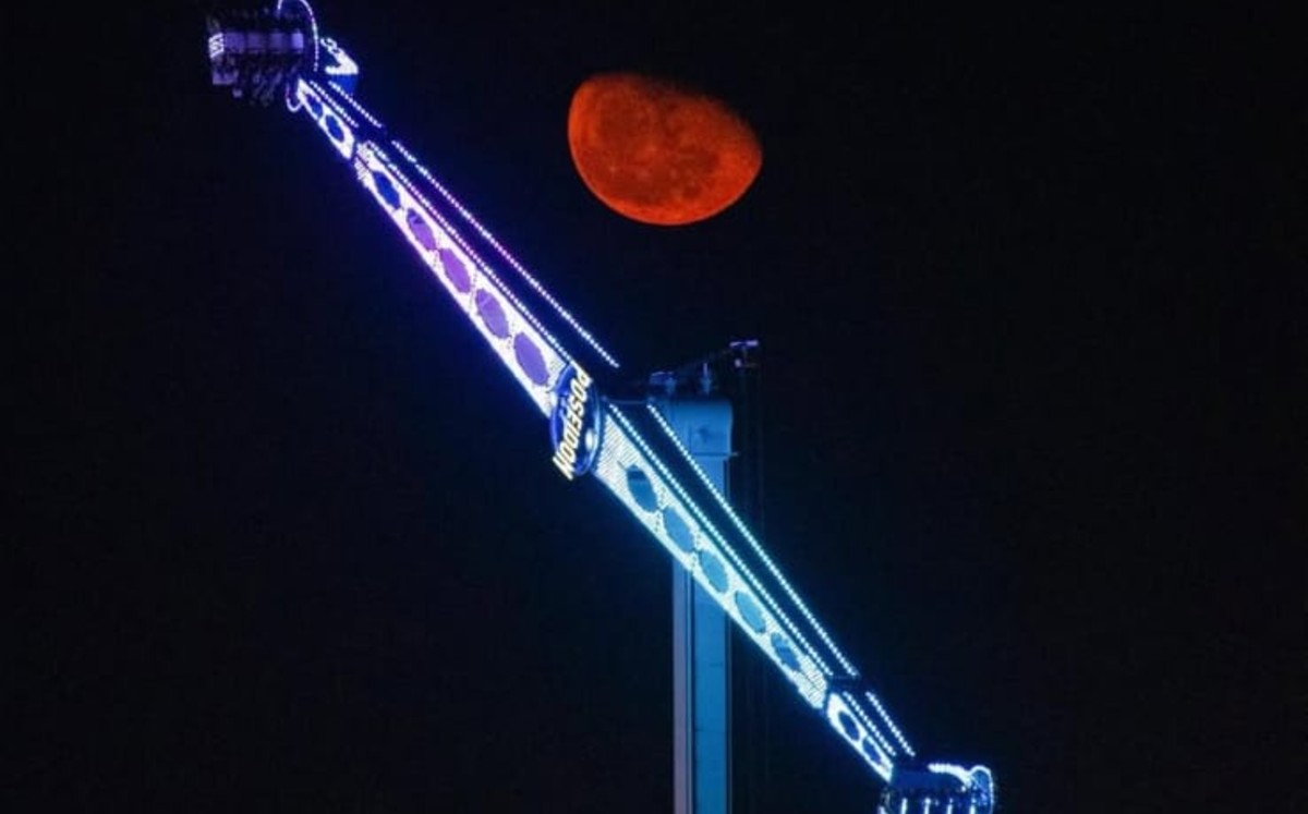 Poseidón con una altura de 55 metros. | Espectaculares García Instagram