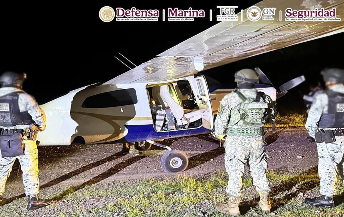 Tras interceptar la aeronave detuvieron a tres personas. | Especial