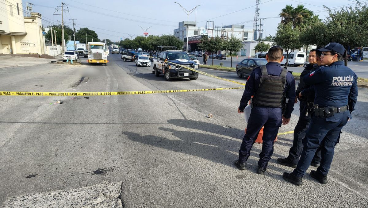 El vehículo arrastró a la joven alrededor de unos 10 metros hasta dejarla sin vida en el carril de la derecha. Agustín Martínez