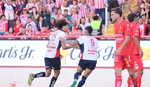 Chivas derrotan al Necaxa en su reencuentro con Fernando Gago en partido amistoso (Imago7)
