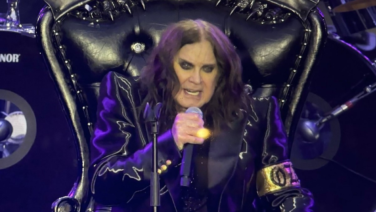 El cantante durante su última presentación en vivo | Captura