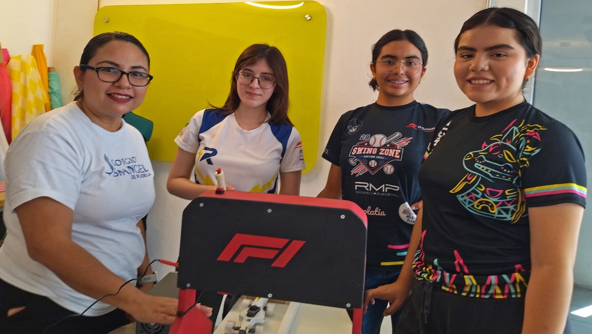 Equipo de estudiantes poblanas gana pase a Mundial de Autos F1 | Jaime Zambrano