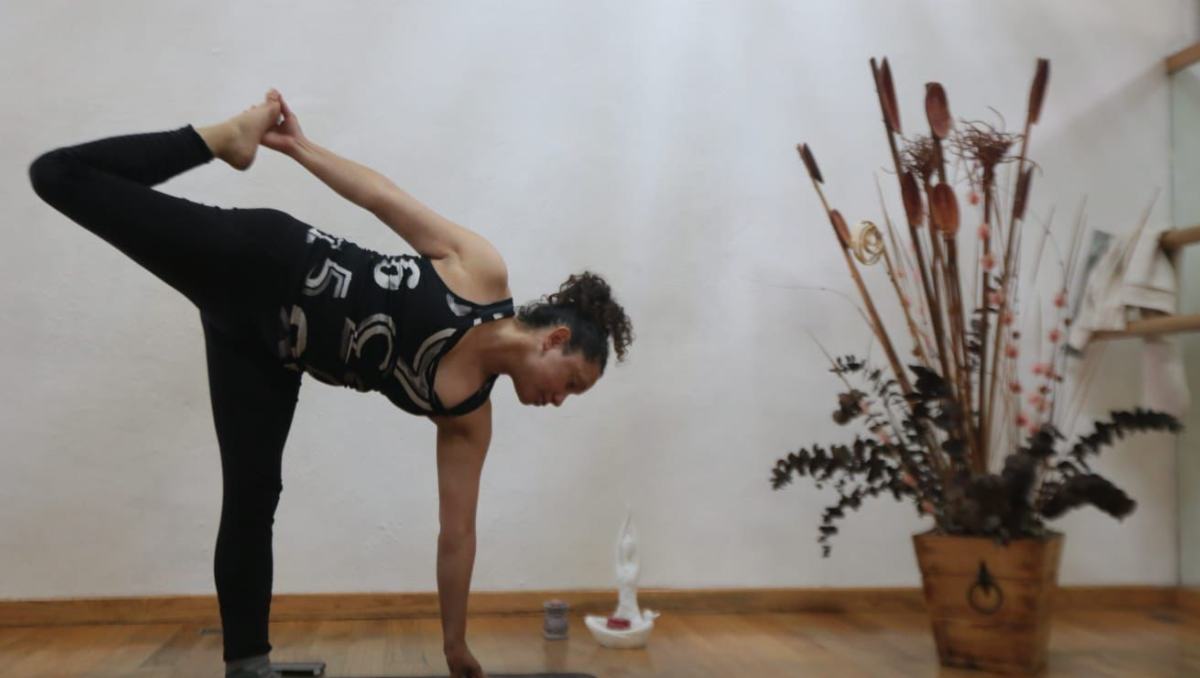 Además de fortalecer el cuerpo, el yoga ofrece beneficios mentales al combinarse con meditación e introspección.| Foto: Monserrat Mata