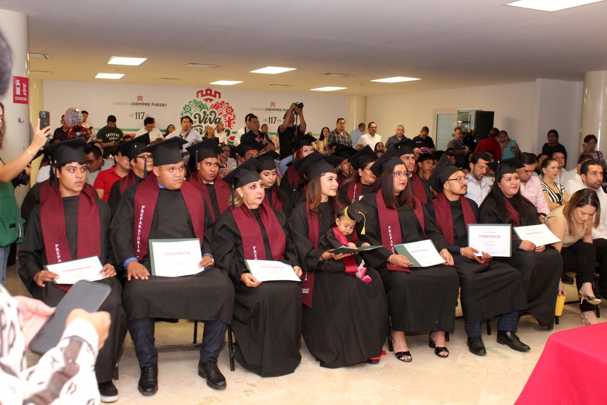 En Torreón, graduaciones dejan ganancias de 250 millones de pesos. (Roberto Amaya)