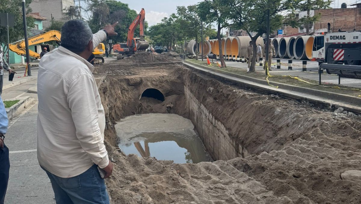 Los trabajos seguirán en el socavón de Guadalajara tras los hechos del viernes (Diana Barajas)