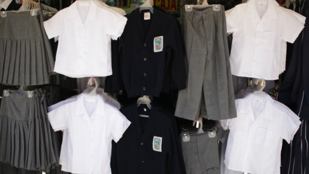Uniformes escolares en Puebla tendrán rediseño e invertirán colores | Esimagen