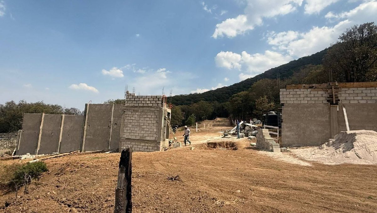 75% por ciento de la construcción invadía la zona protegida en Atizapán. Foto: (Especial)