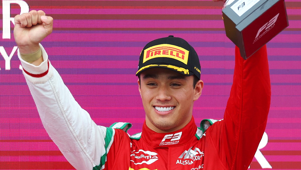 Noel León es tercero en la carrera de Silverstone en Fórmula 3 (X @Formula3)