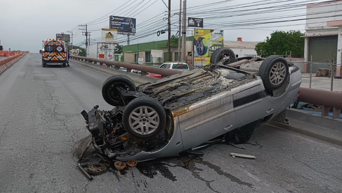 Los tripulantes del auto portaban el cinturón de seguridad, por lo que salieron por sus propios medios | Israel Santacruz