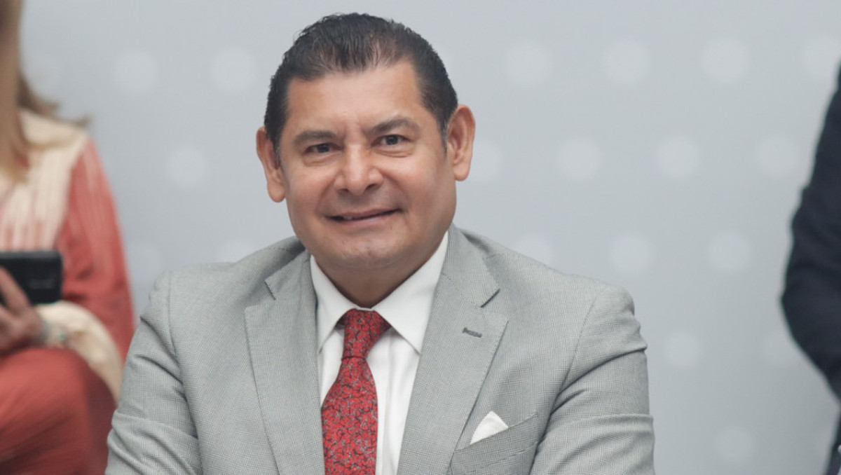 Alejandro Armenta Mier, gobernador de Puebla | Agencia Es Imagen