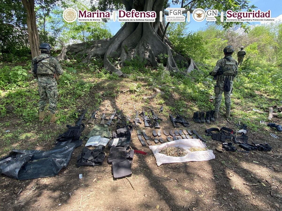 Las autoridades aseguraron un importante arsenal de La Mayiza.
