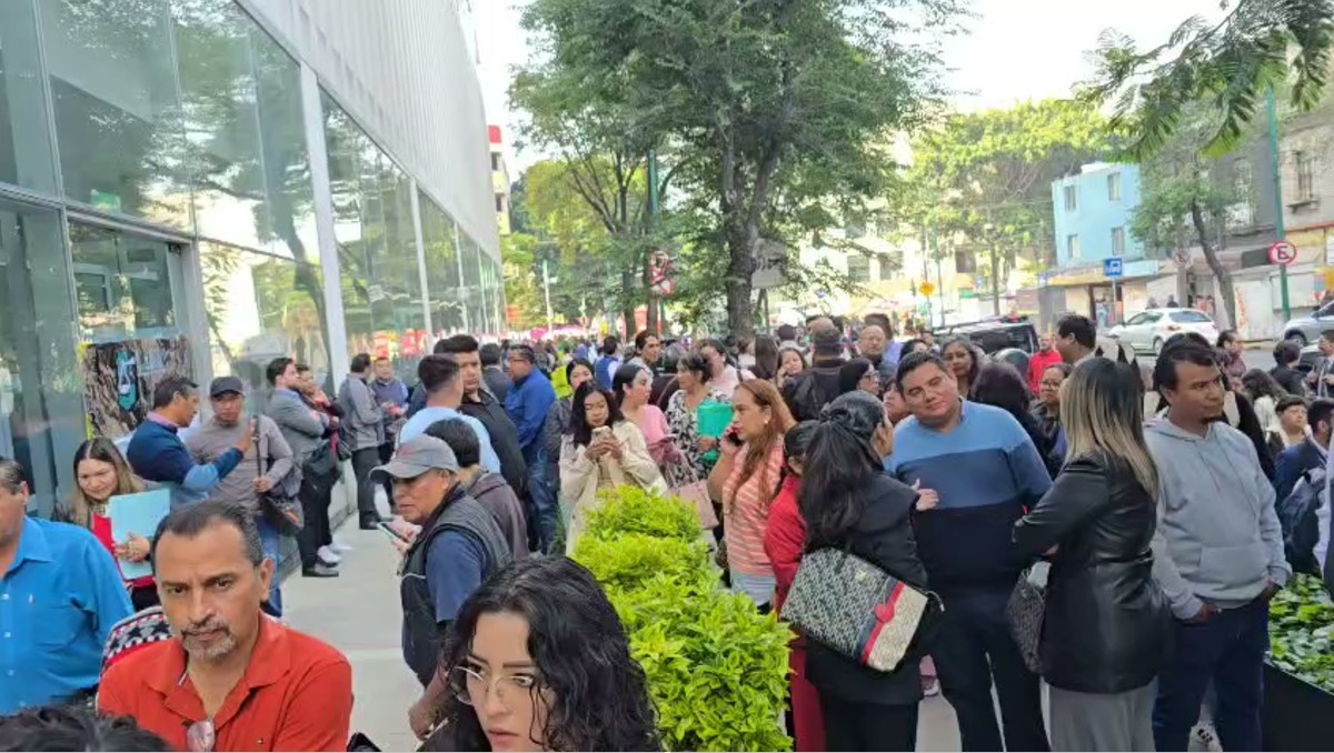 Trabajadores del Poder Judicial de CdMx esperaron afuera de las instalaciones. | Especial