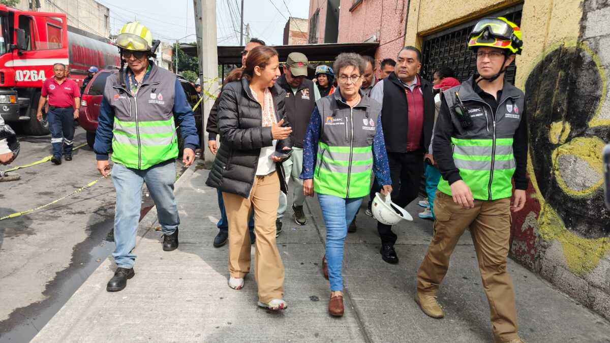 La alcaldía Venustiano Carranza aportó ocho pipas de 10 mil litros para sofocar el incendio. | Especial