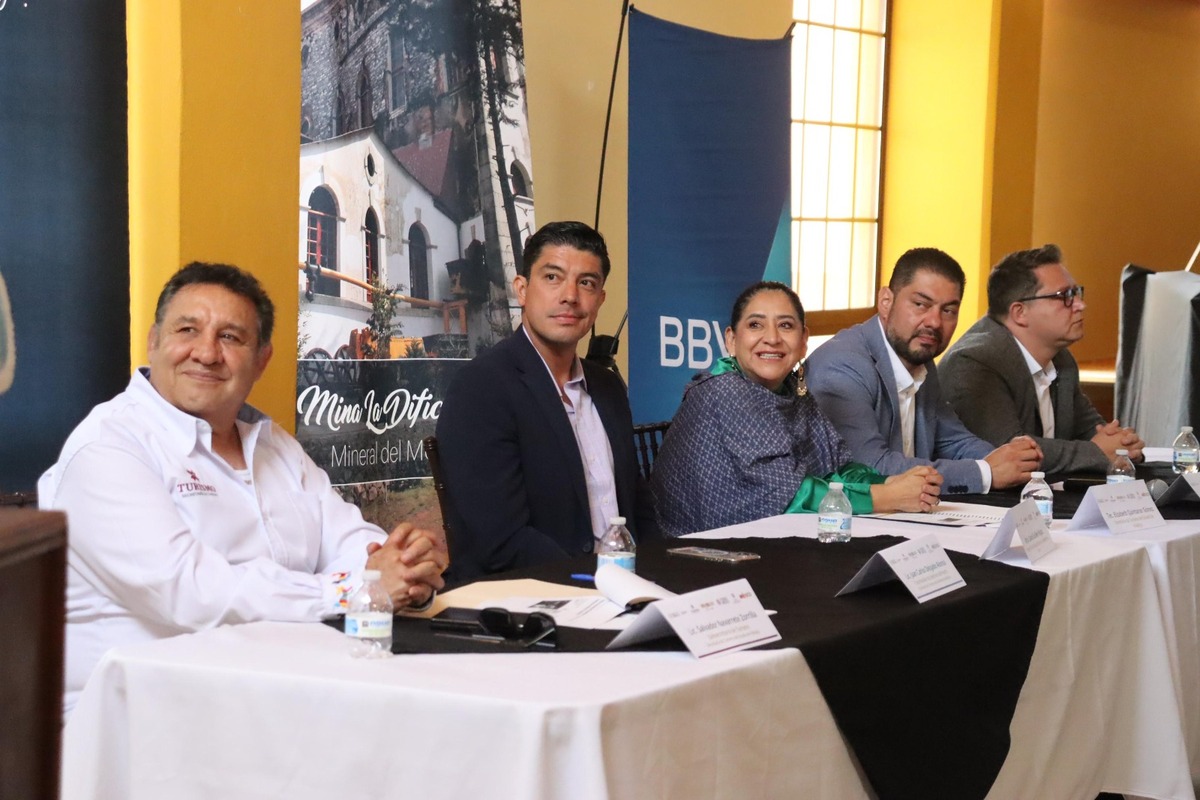 Autoridades presentaron en Real del Monte la estrategia “Avanzamos por México” para impulsar la economía turística.