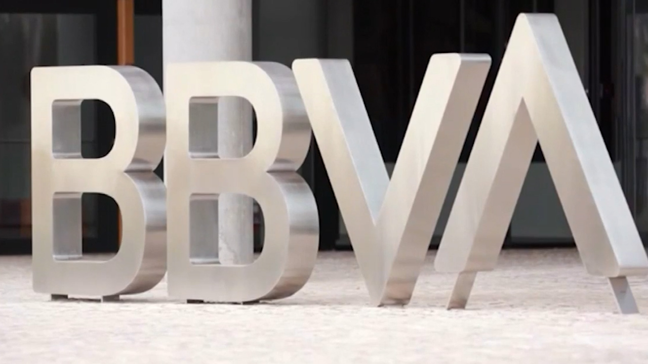 BBVA México anuncia financiamiento mensual de 578 millones de pesos para vehículos eléctricos.