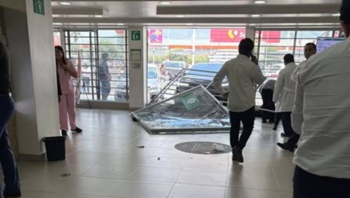 El choque se registró sobre la avenida Universidad, a la altura de Francisco I. Madero. / Especial