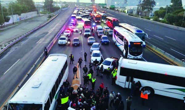 El cierre se dio a la altura del kilómetro 31, muy cerca de la caseta de Chalco. Especial