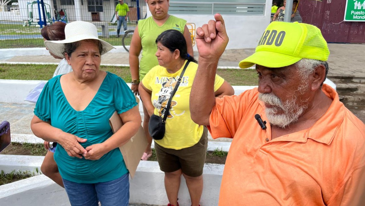 Habitantes de la colonia Vicente Guerrero Sector Moscú se manifestaron. (Yazmín Sánchez)