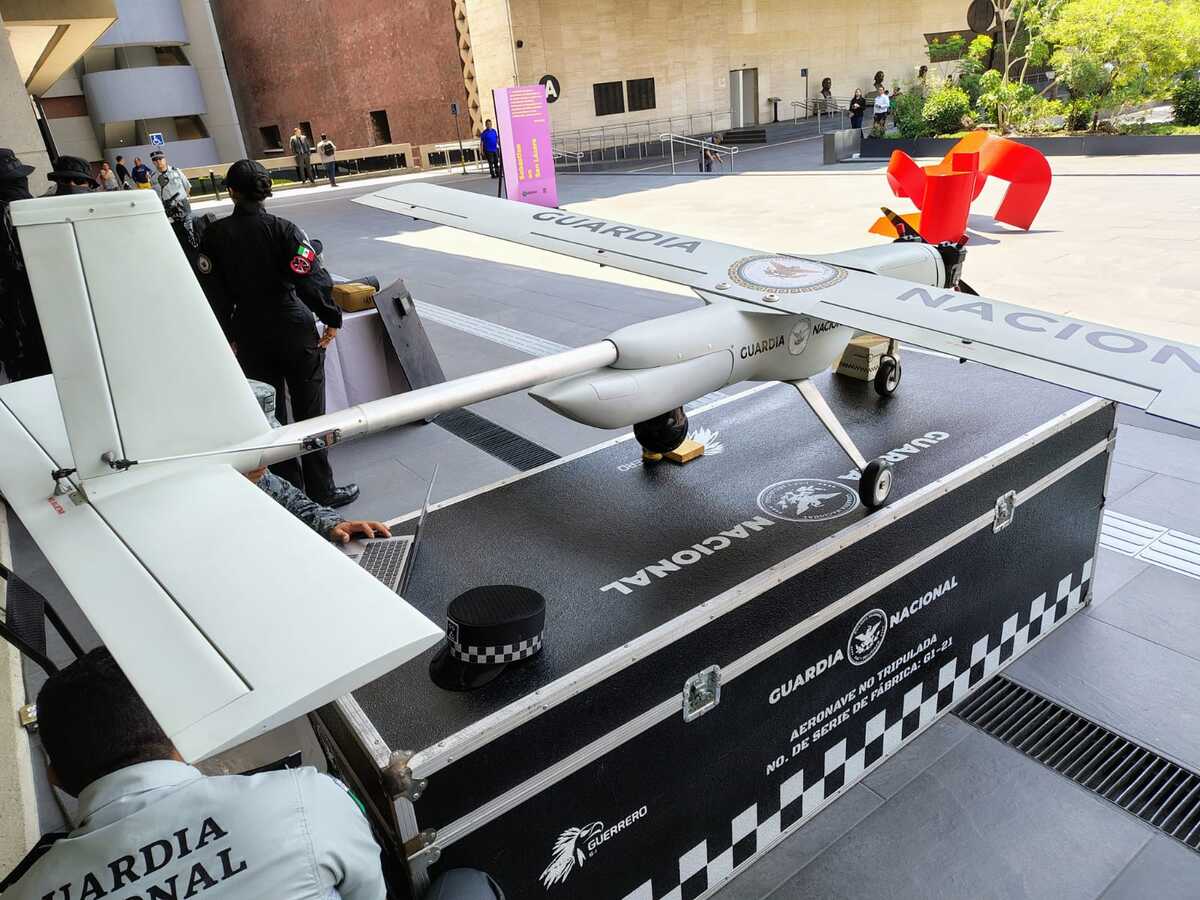 Operan con cámaras equipadas con sensores electro ópticos. (Foto: Fernando Damián)