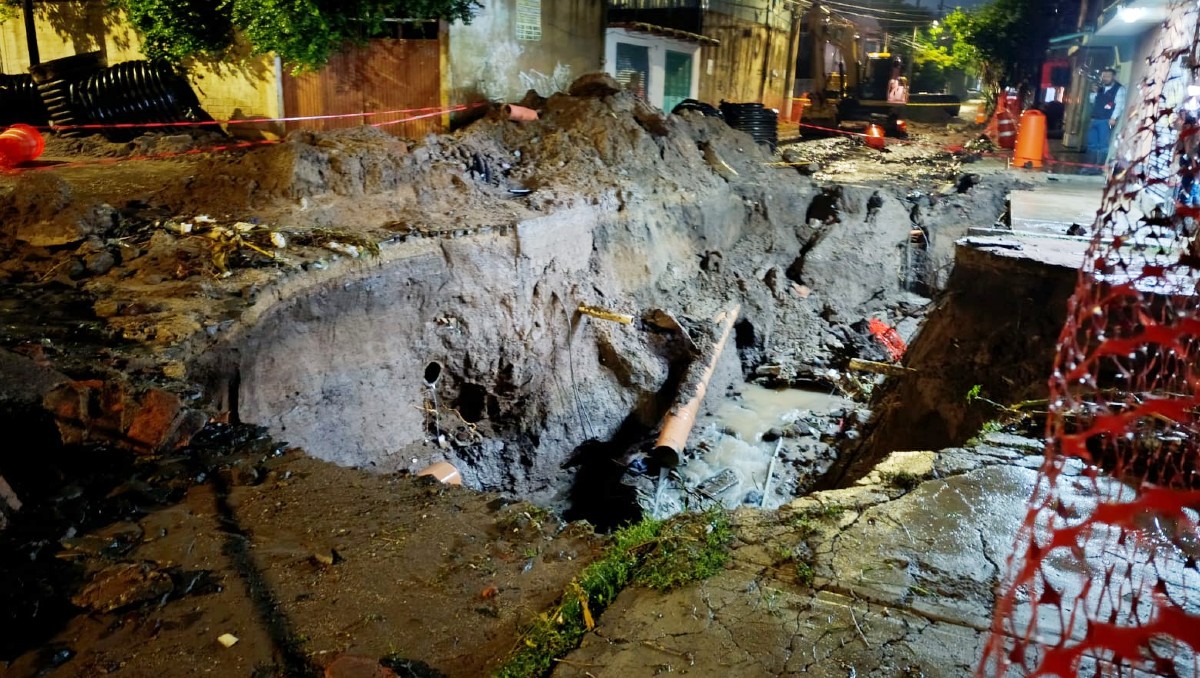 Reportan enorme socavón en Tlaquepaque, Jalisco hoy 8 de julio (Vicente Torres Alfaro)
