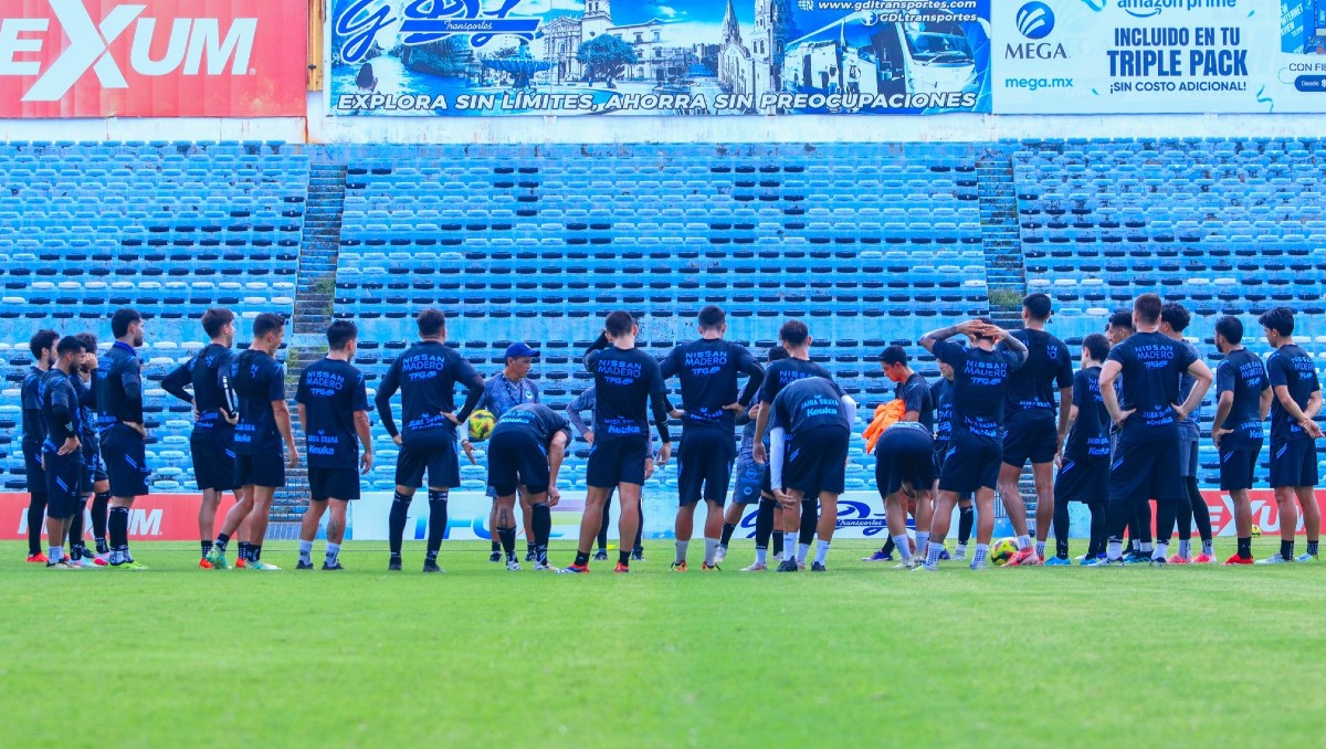 Plantel de la Jaiba Brava entrena rumbo al torneo Apertura 2025 de la Liga de Expansión.